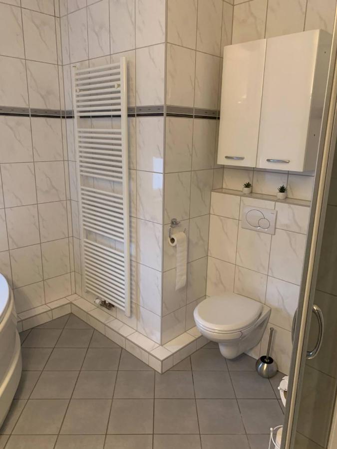 Mainpark Apartment 4 Schlafzimmer Bis Zu 10 Personen Direkt Ueber Aschaffapartment Bei Aschaffenburg Mainaschaff Exterior photo